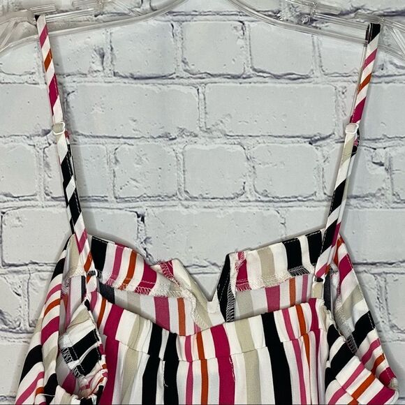 Striped Cropped Tank Top - Picture 4 of 5